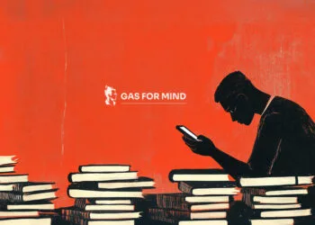 Хлопець прокрастинує з телефоном